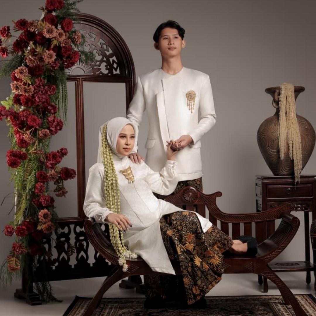 Dewi & Reza