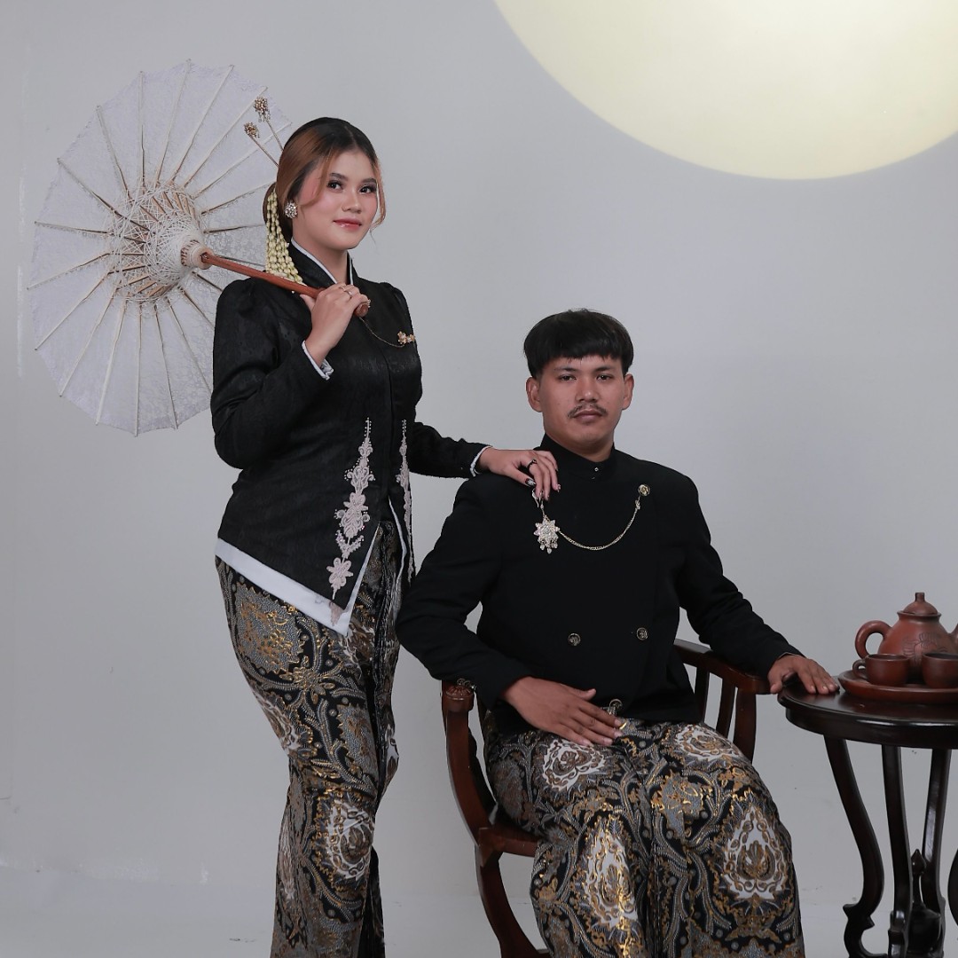 Dewi & Robin