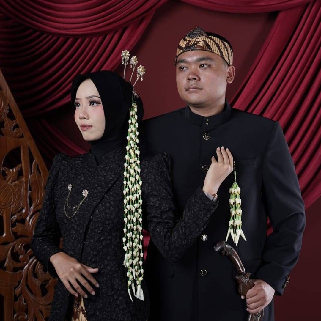 Ayu & Deni