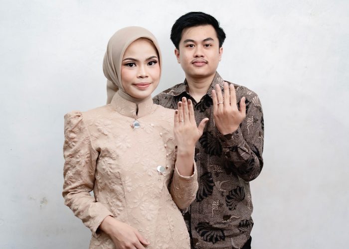 Resti & Indri Akad